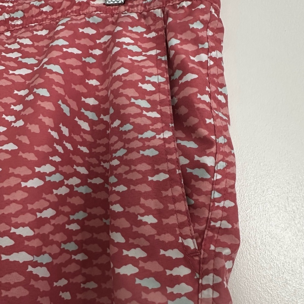 Vineyard Vines Shorts Mens XL (16) Pink Fish Swim Trunks Pockets Mesh Lined - Picture 8 of 10